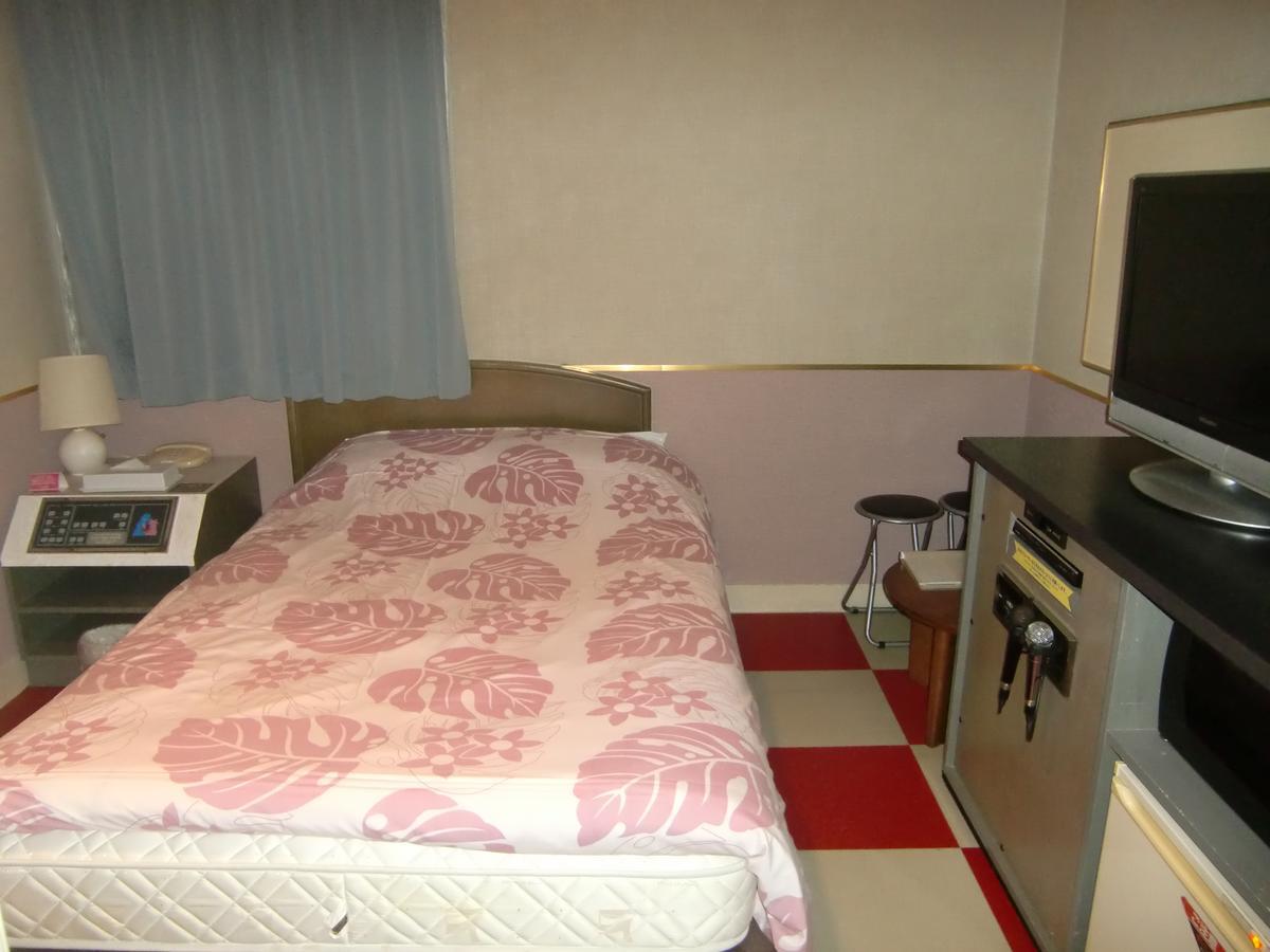 Отель Golf Nirasaki Inter (Adults Only) Экстерьер фото